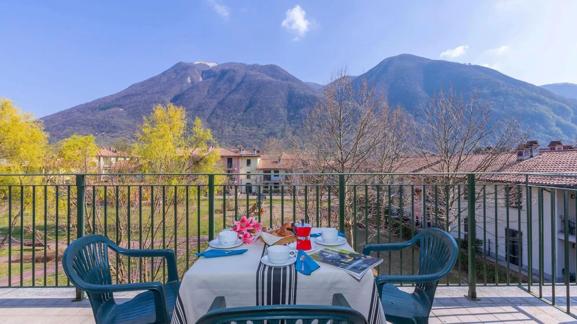 Budget Village Apartments - Porto Letizia Porlezza 2*,  Italy