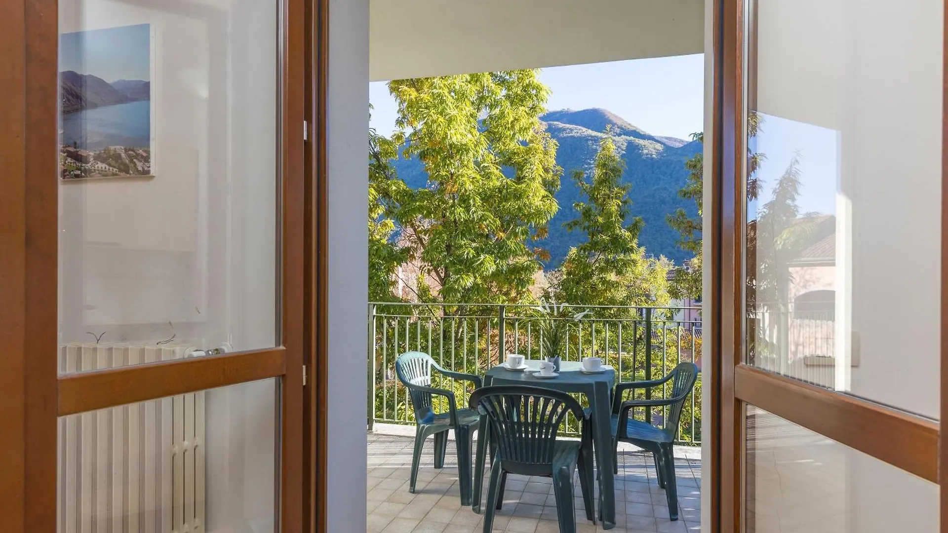 ** Apart-hotel Budget Village Apartments - Porto Letizia Porlezza Itália