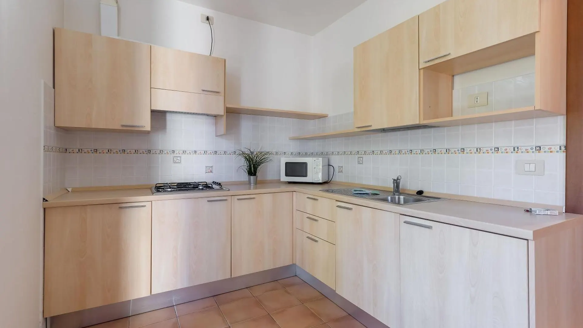 Budget Village Apartments - Porto Letizia Porlezza 2*,