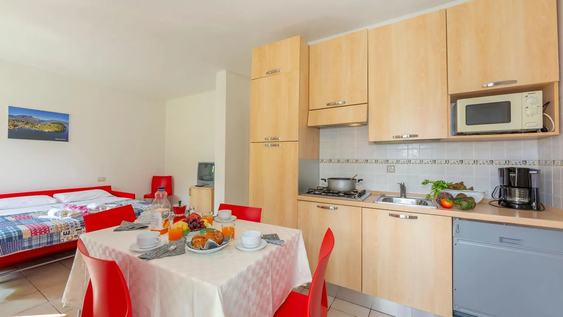 Budget Village Apartments - Porto Letizia Porlezza Apart-hotel