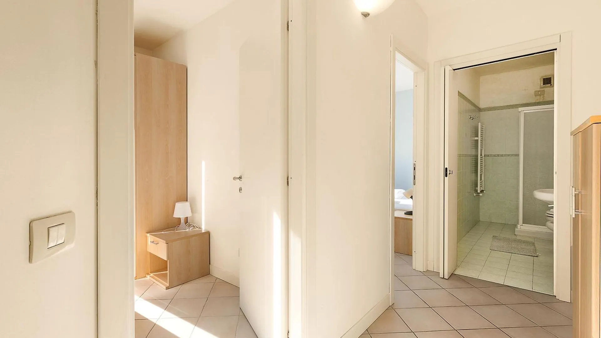 Budget Village Apartments - Porto Letizia Porlezza Apart-hotel