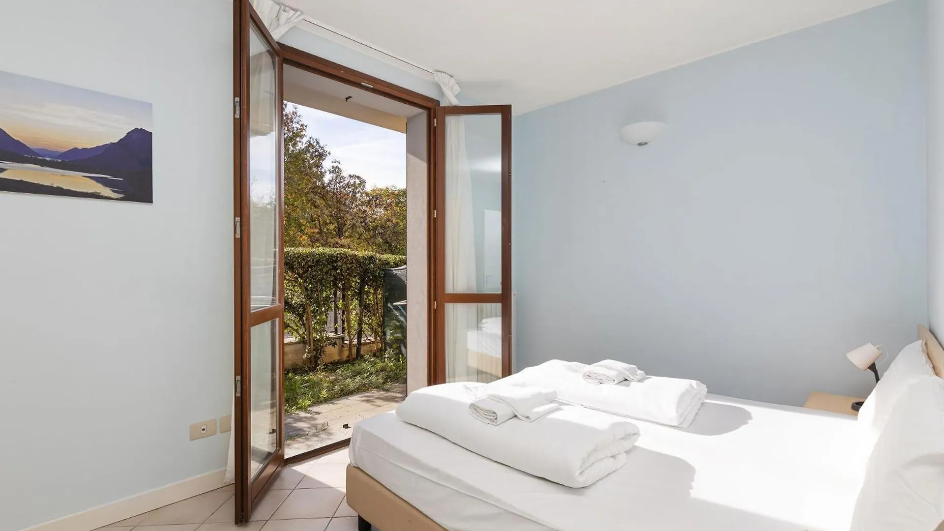 Residence Porto Letizia Porlezza 2*,  Italia