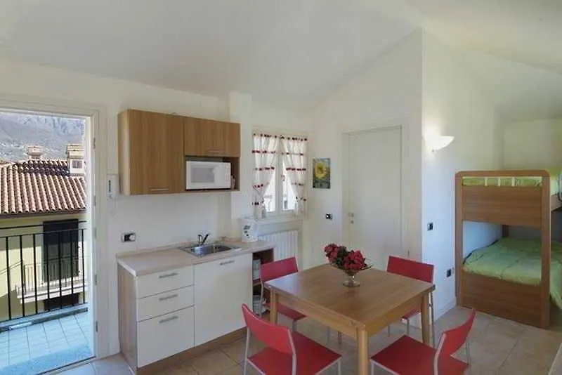 Budget Village Apartments - Porto Letizia Porlezza Apart-hotel