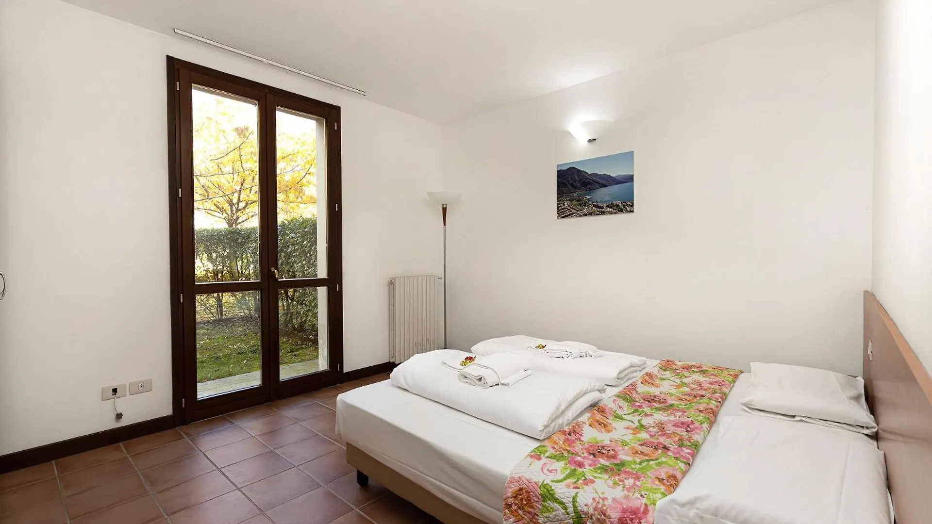 Budget Village Apartments - Porto Letizia Porlezza 2*,  Italië