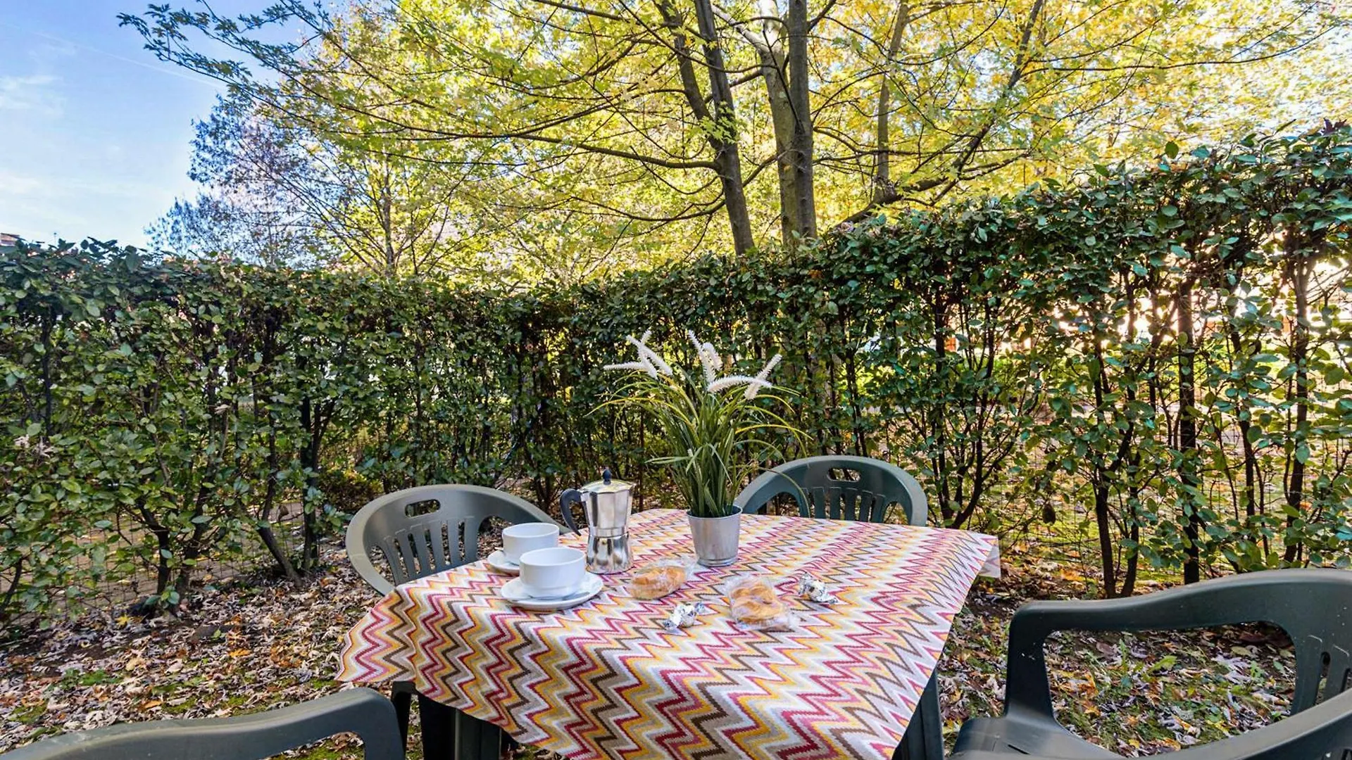 Budget Village Apartments - Porto Letizia Porlezza Aparthotel