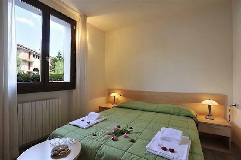 Budget Village Apartments - Porto Letizia Porlezza Aparthotel