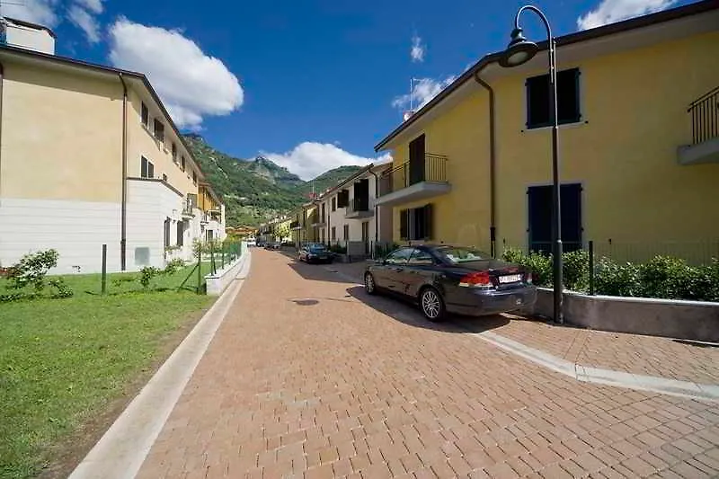 ** Aparthotel Budget Village Apartments - Porto Letizia Porlezza Italië