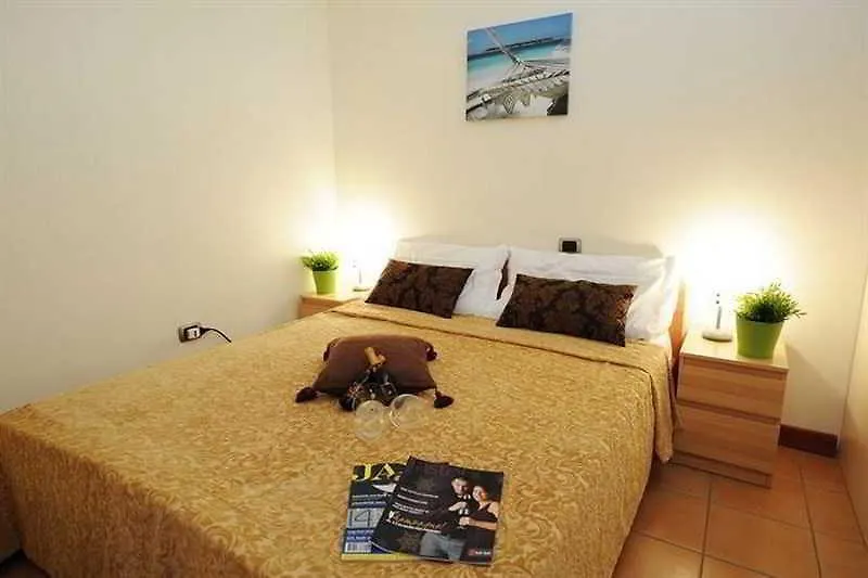 Budget Village Apartments - Porto Letizia Porlezza 2*,